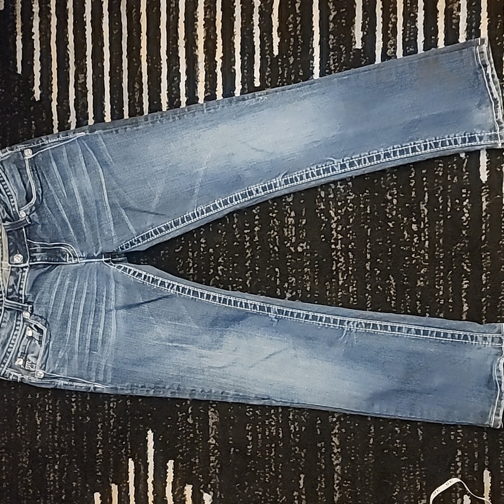 Miss Me size 28 inseam approximately 27 inches very good condition denim jeans